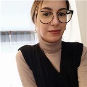 Profesora de inglés y francés con Grado en Lenguas Modernas y Máster en Educación Secundaria y Bachillerato